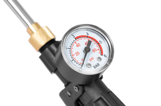 Ёмкий аккумулятор и зарядное устройство в комплекте